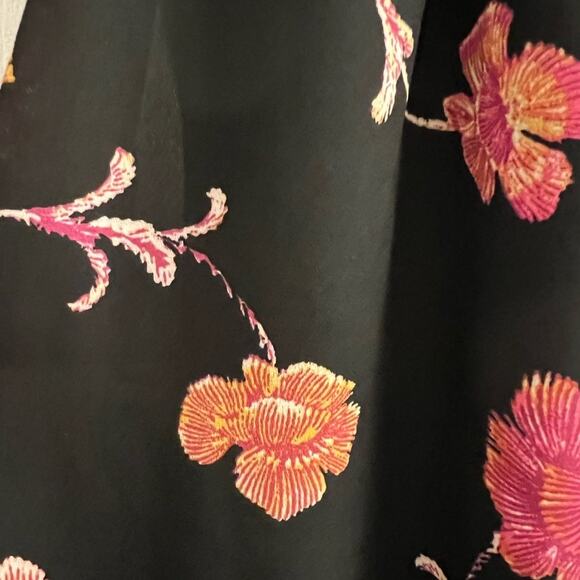 Gorgeous Paper Crane Halter Neck are Upscale Blouse Floral Print Top Sz M - Picture 9 of 11